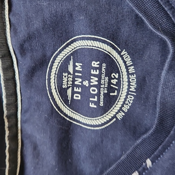 Denim & Flower navy tee, size large - Picture 3 of 7